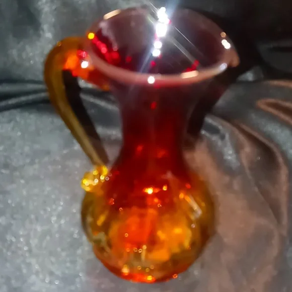 Vintage red vase amberinia glass red carnival glass vase . - Picture 3 of 9